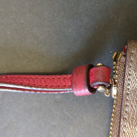 VGUC. Coach wristlet. - Picture 6 of 11